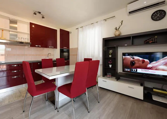 Apartments & Rooms Zaja