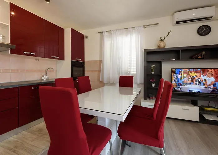 Apartments & Rooms Zaja