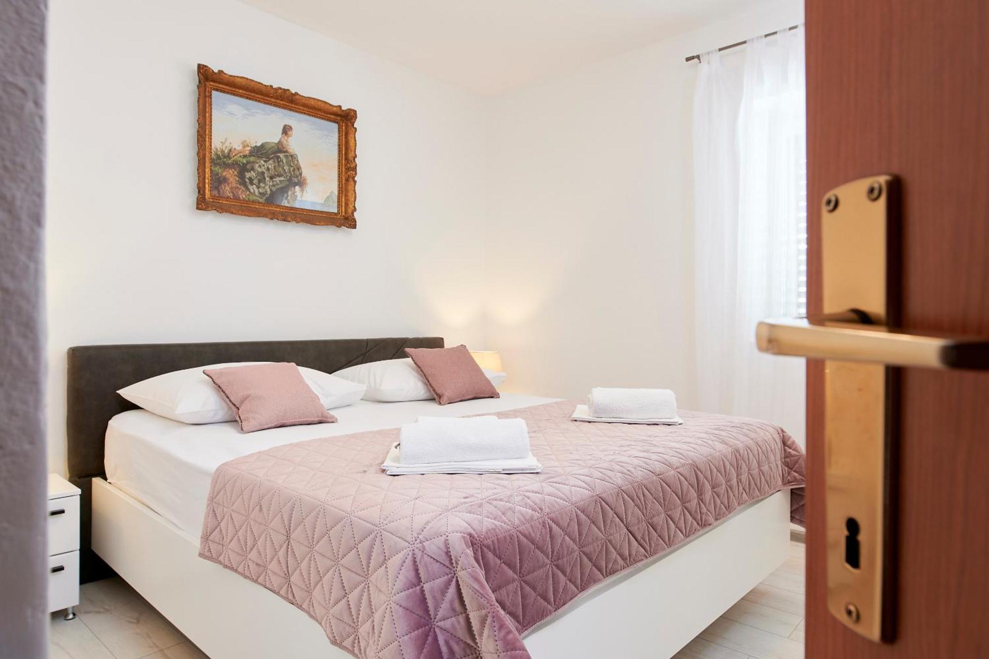Apartment & Zaja *