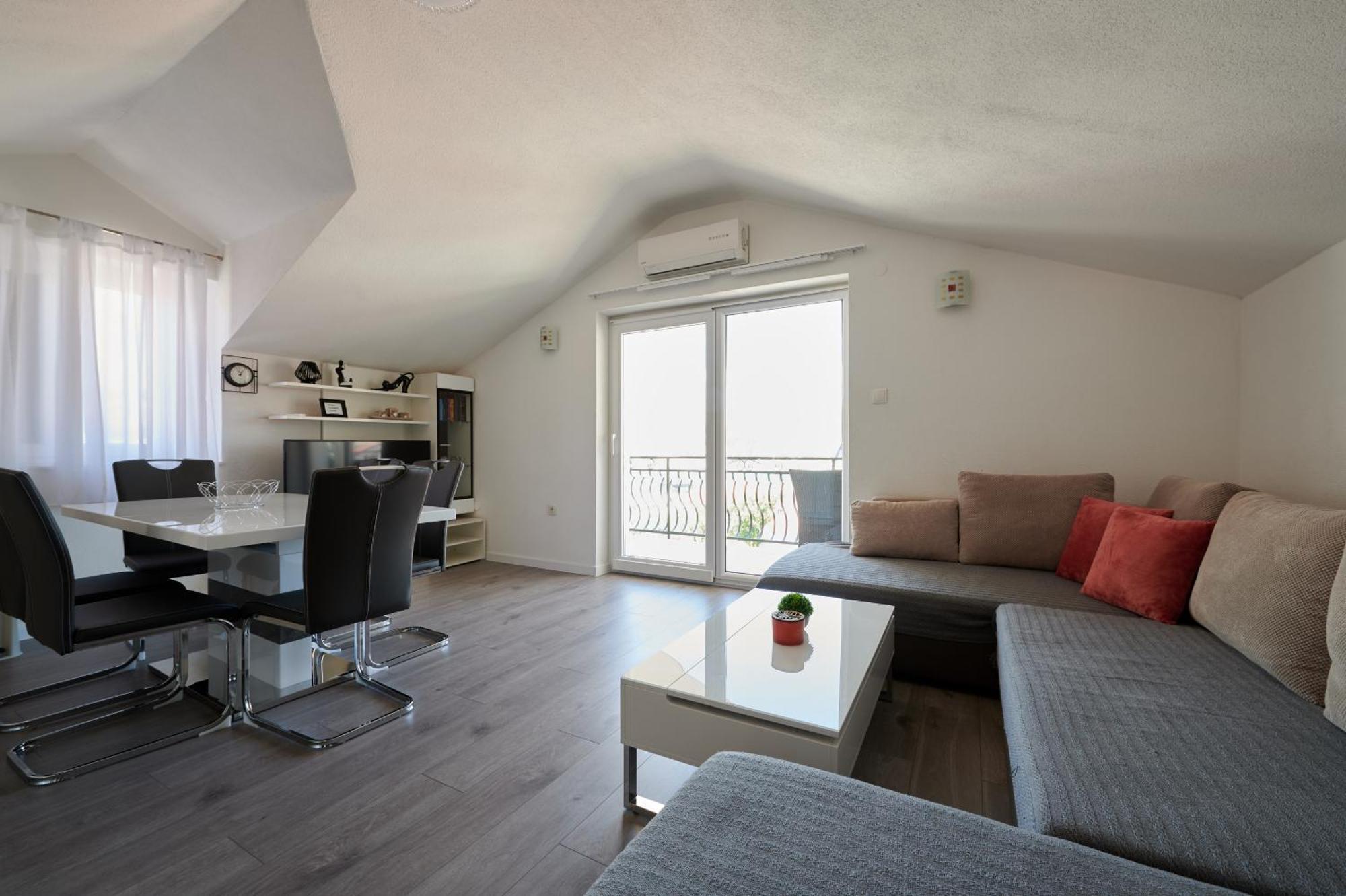 & Zaja Apartment